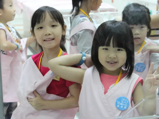 Encouraging Preschoolers' Enthusiasm for Color Learning Through Simplified Methods