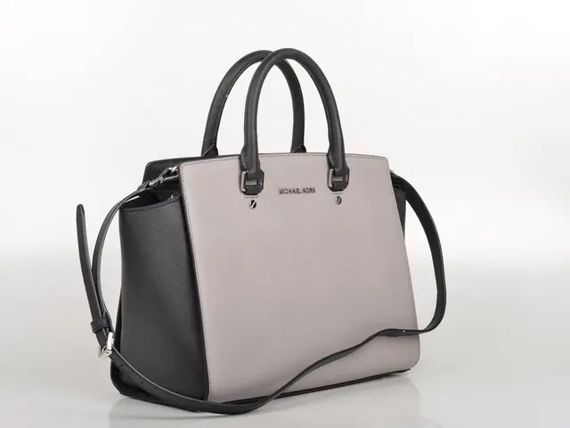 US Leather Bag Trends, Advice, and Shopping Guide: Colored Bags