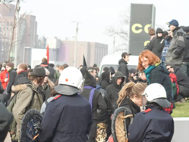 Crime enforcement takes center stage in Bad Salzungen on August 25, 1925 - Sniff-Day Unveiled